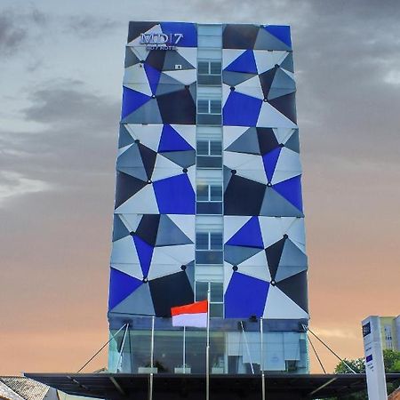 Md 7 Hotel Cirebon Esterno foto